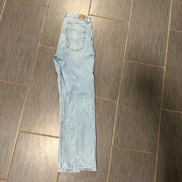 American Eagle Strigid Mom Jeans - Picture 3 of 5